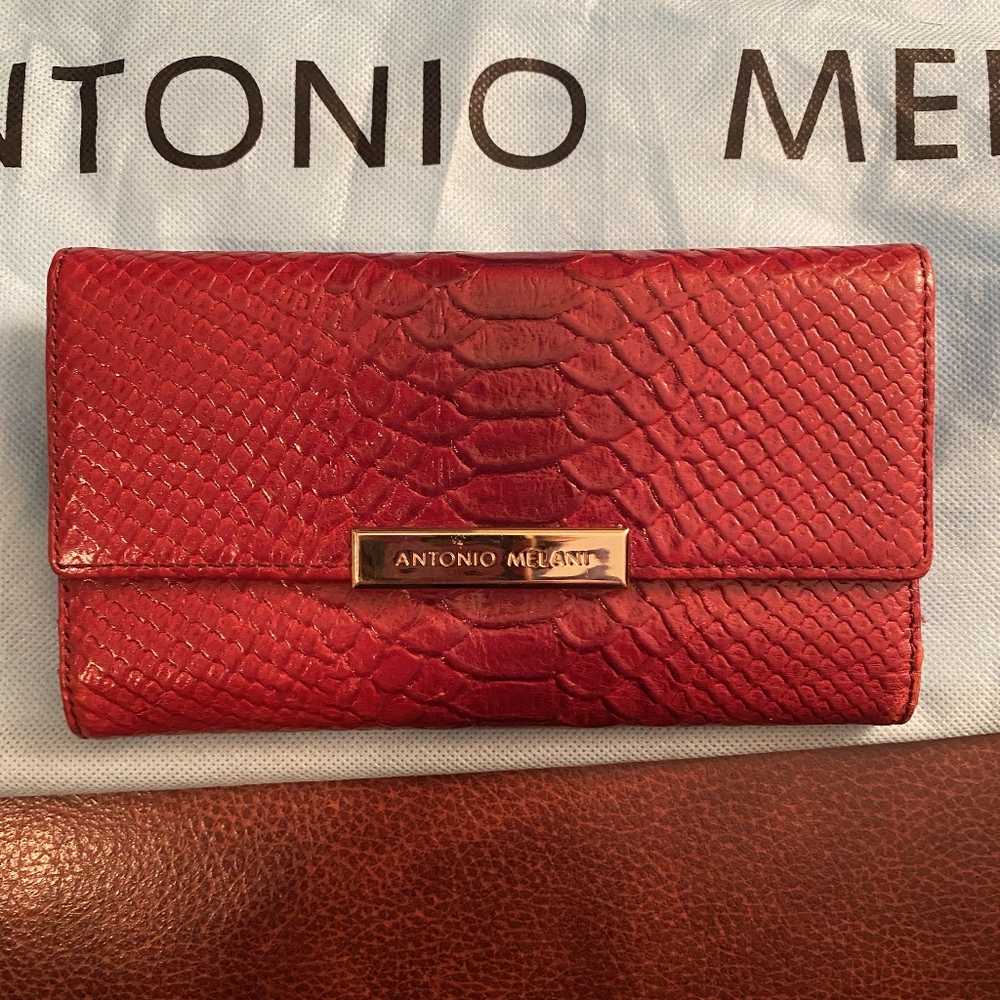 REDUCED!! NWOT Antonio Melani Red Crocodile Embossed Handbag and Wallet Set - Picture 6 of 12